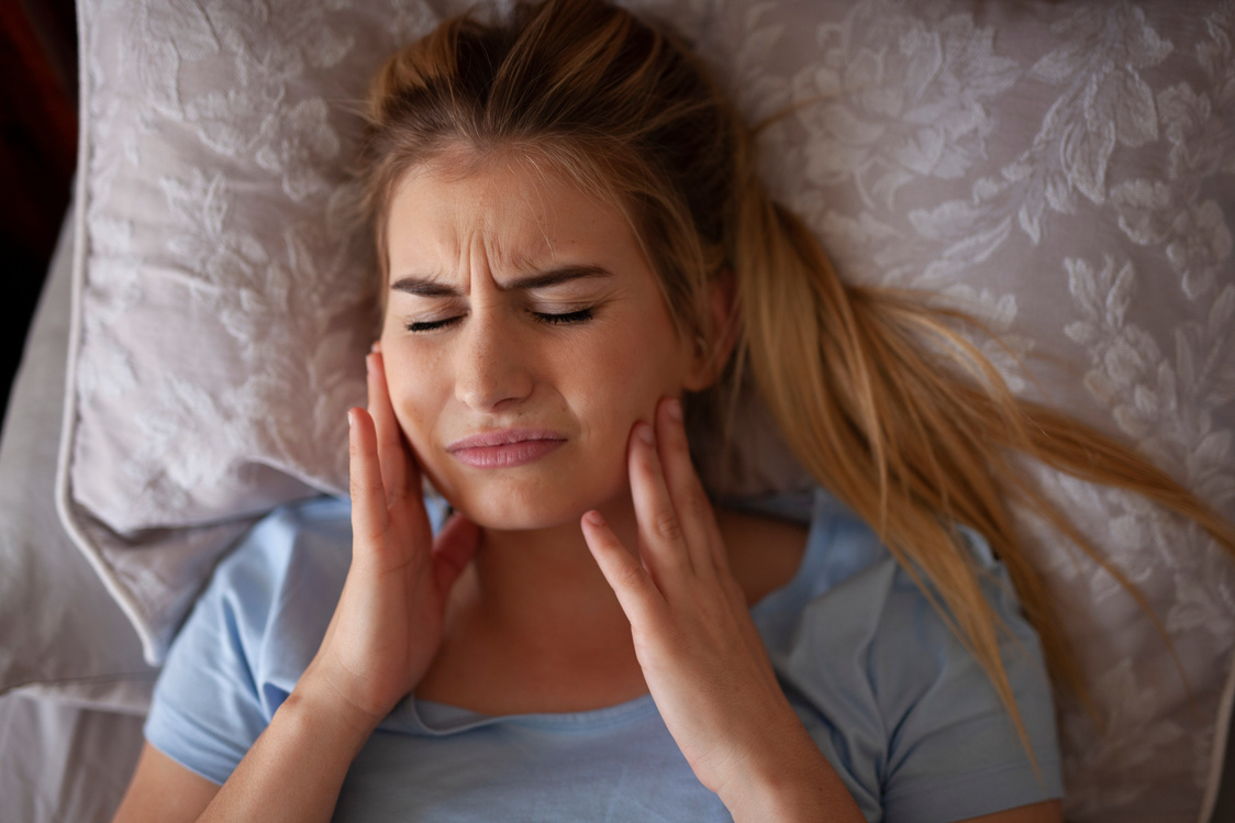 Jaw pain after waking up or sleeping, TMJ Bruxisum, teeth grinding